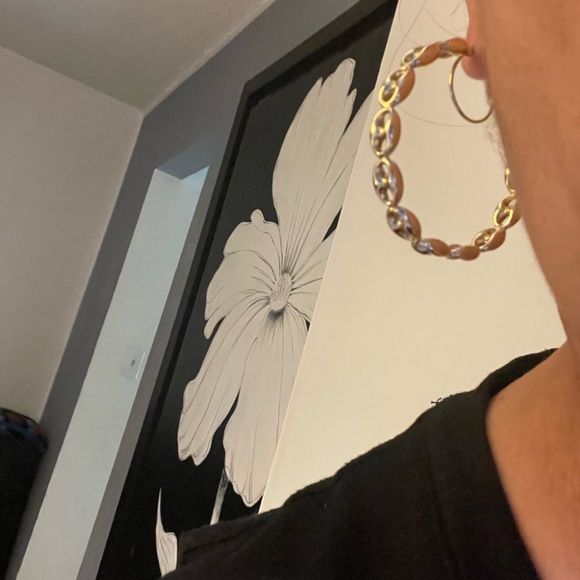 14k gold large chunky hoop - Picture 6 of 9